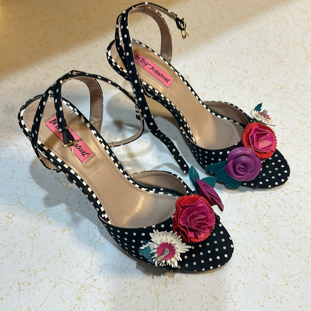 Betsy Johnson heels! Super great condition! These are so so cute!!